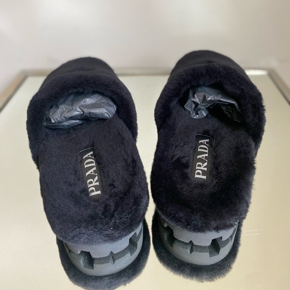 New Prada Shearling slippers 11 $1,050 - Picture 6 of 11